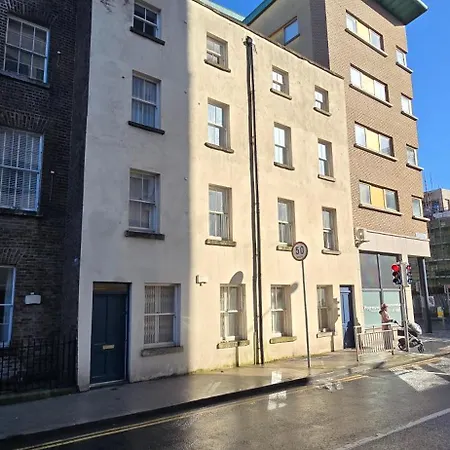 Modern 3bdr Heart Of The Liberties Apartment *
